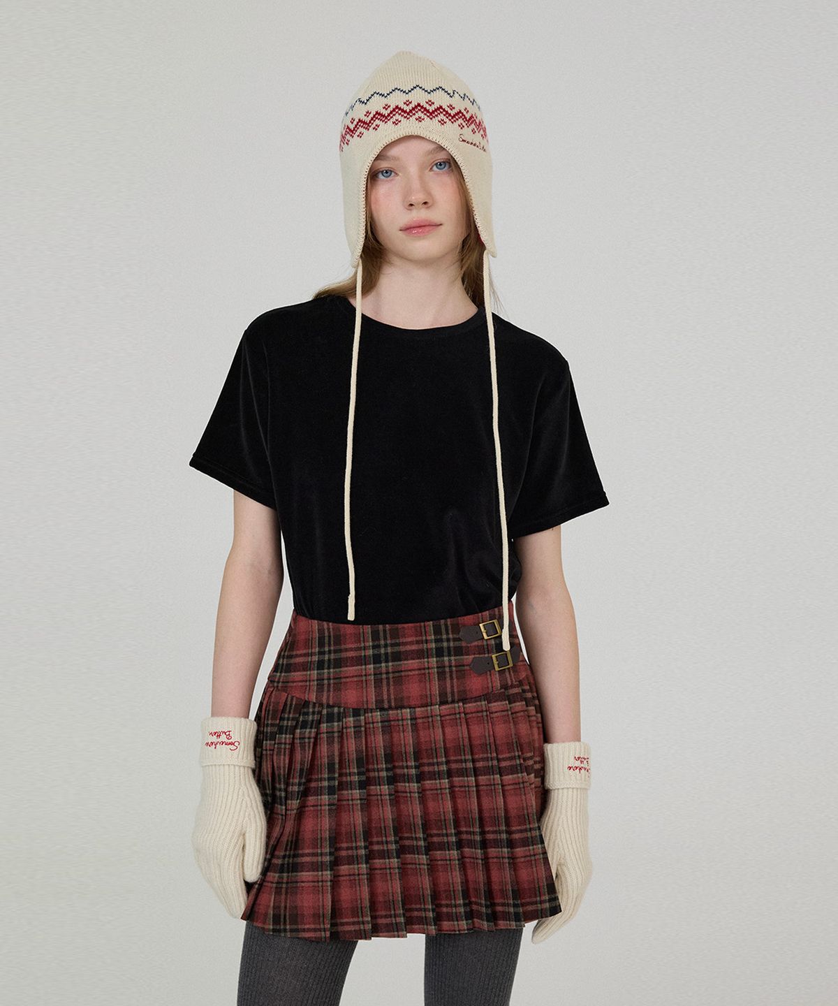 썸웨어버터(SOMEWHEREBUTTER) Velour Lettering Top - Black