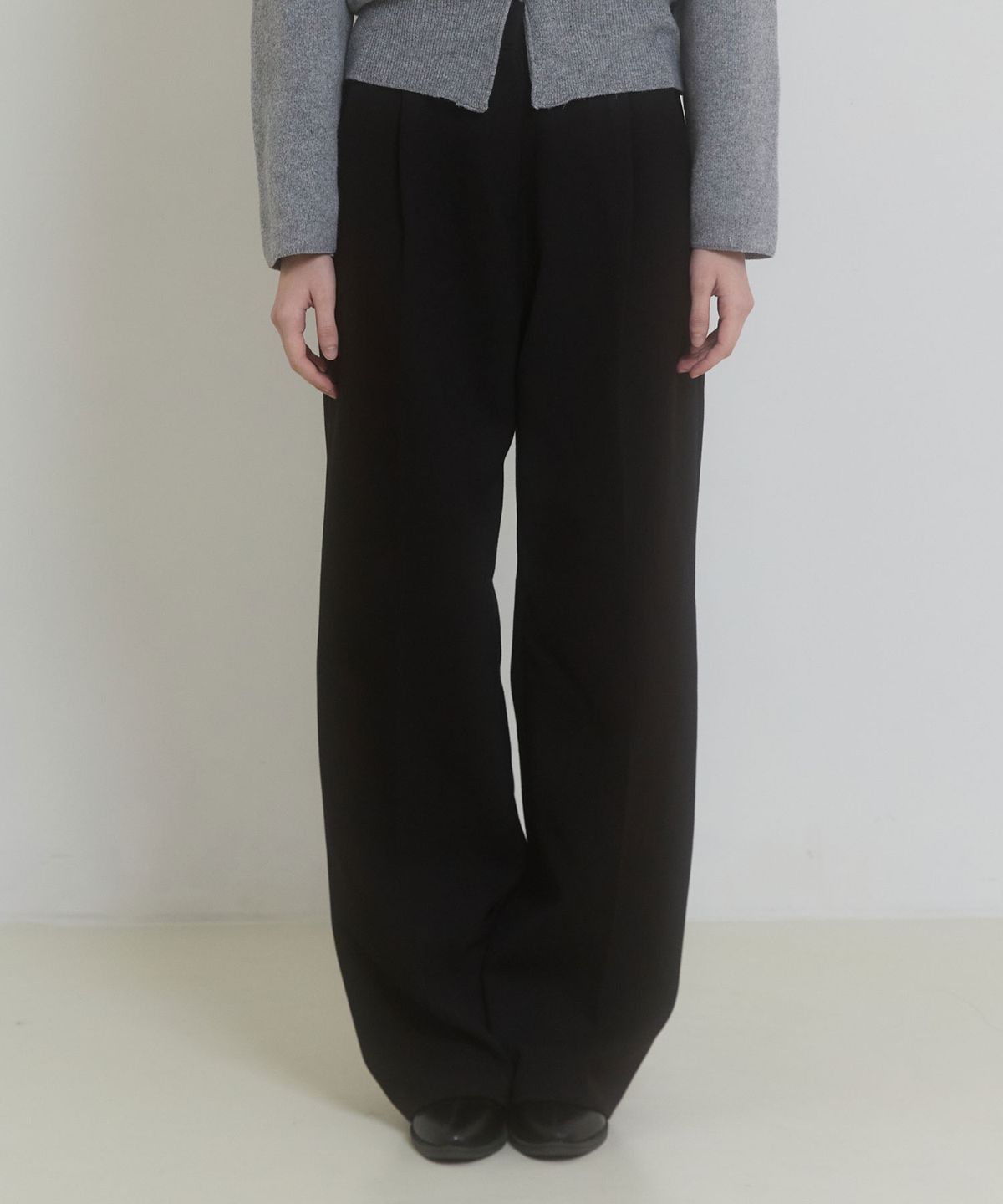 힐리오트(HEALIOTE) FLEECE PLEATED LOOSE FIT SLACKS_BLACK