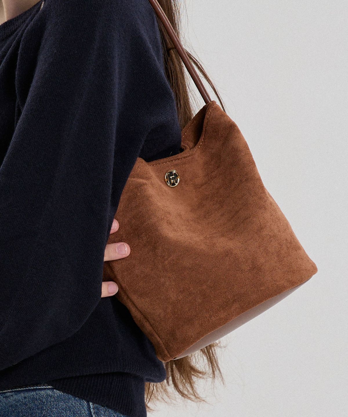 힐리오트(HEALIOTE) SUEDE BUCKET BAG_BROWN