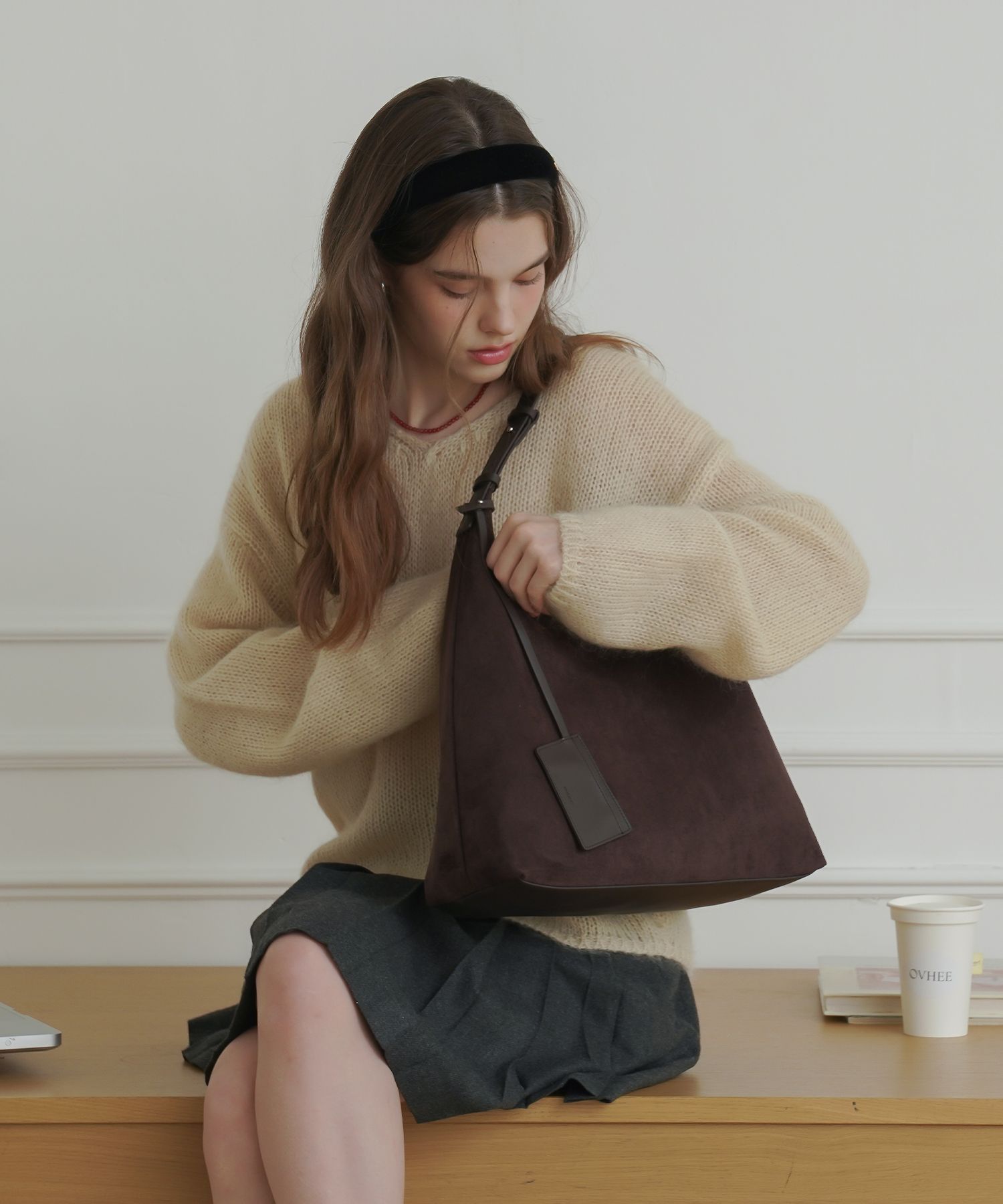 【OVHEE】Flume Suede Hobo Bag　Dark Brown MUSINSA | OVHEE Flume Suede Hobo Bag (3 colors)
