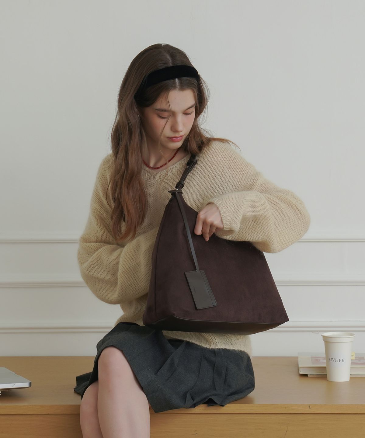 오브히(OVHEE) 플럼 스웨이드 호보백  Flume Suede Hobo Bag (3 colors)