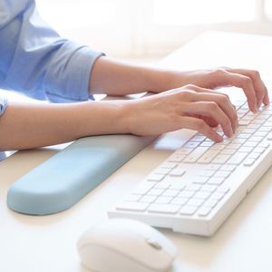 투톤 그라데이션 키보드 손목받침대