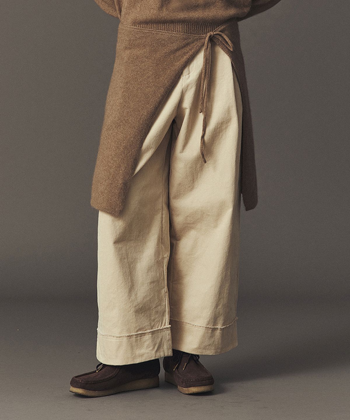 아위(AHWE) WOOL BLEND KNIT WRAP_BEIGE