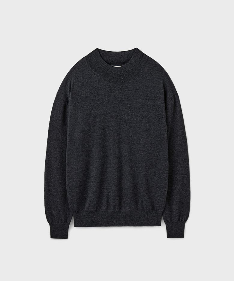 [DESK] GRAND CRU WOOL MOCK-NECK KNIT [CHARCOAL]
