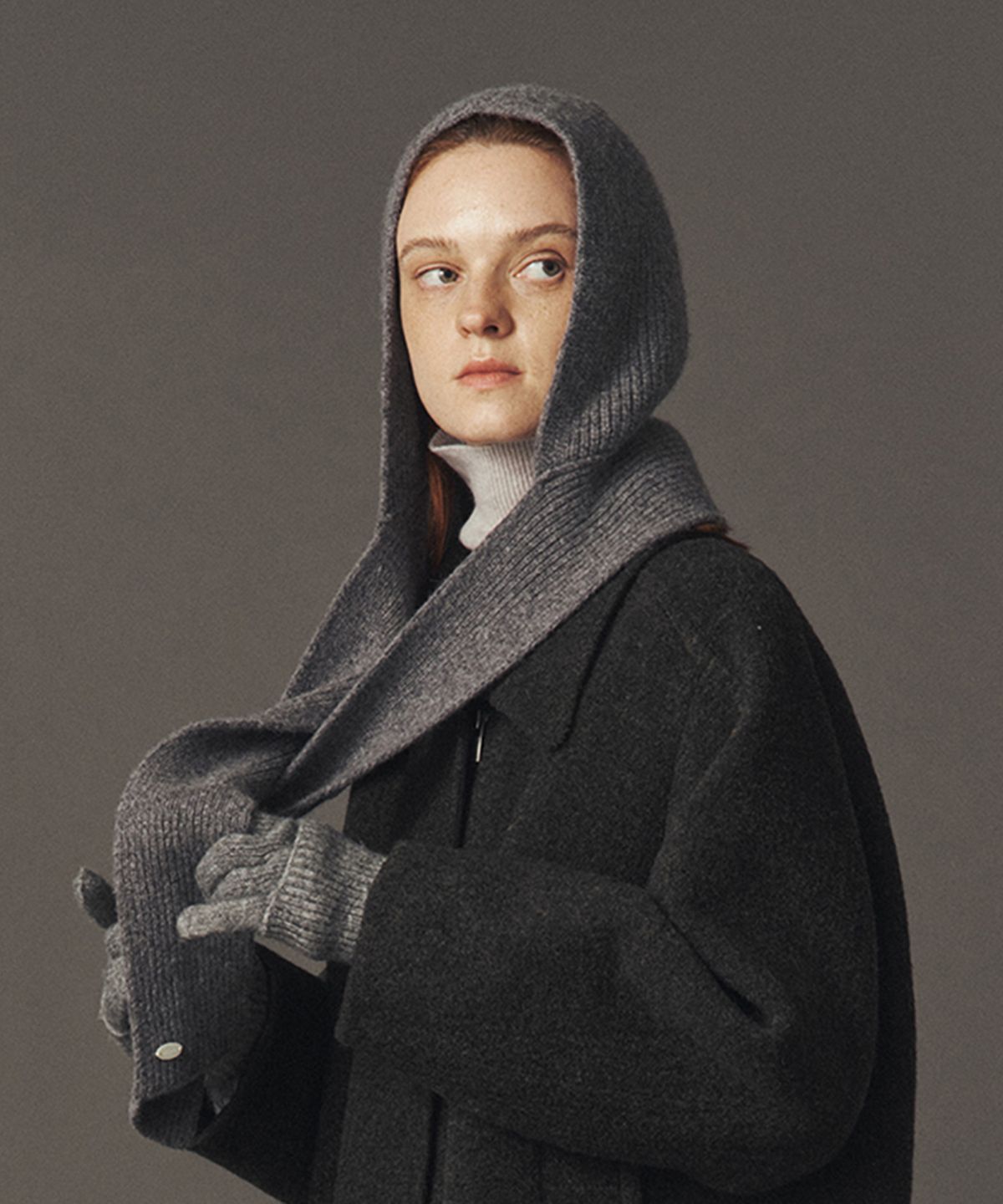 아위(AHWE) WOOL HOODED MUFFLER_MISTY GREY