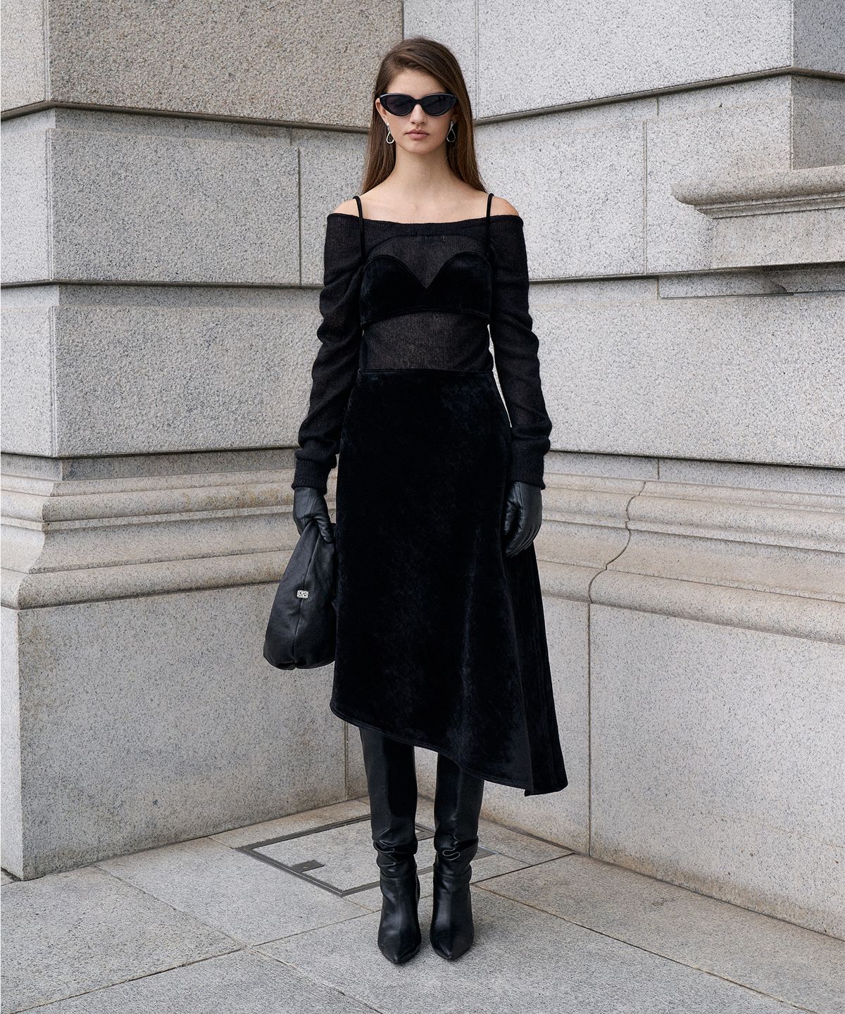 르네제이(RENEJ) Velvet Diagonal Flared Skirt