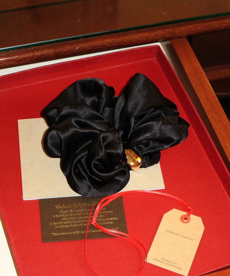 Silk Scrunchie_Black