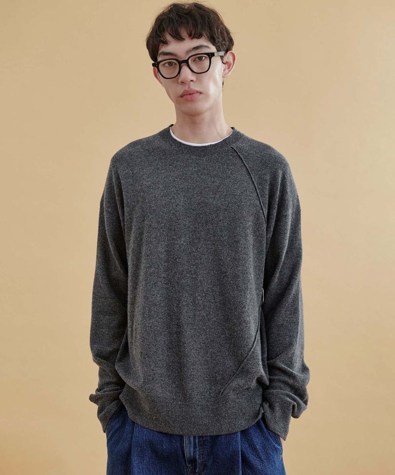 라인 디테일 니트 차콜