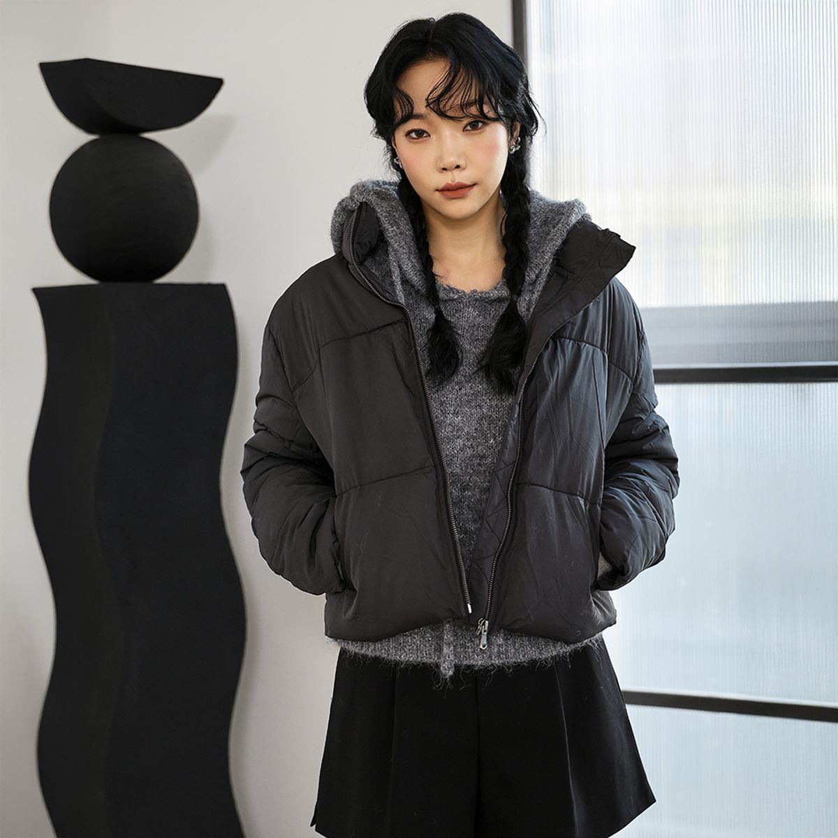 하이파이브(HYFVE) 베이직 하이넥 스트링 숏 패딩