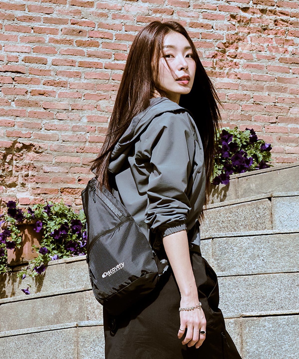 디스커버리 익스페디션(DISCOVERY EXPEDITION) 크러스트 멀티플 슬링백 (BLACK)