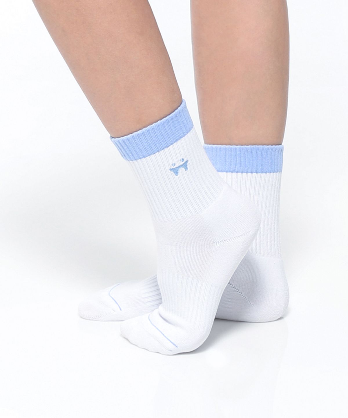 떰토(THUMBTOE) Baby Blue 스포츠 쿠션 크루삭스 무봉제 심리스 양말