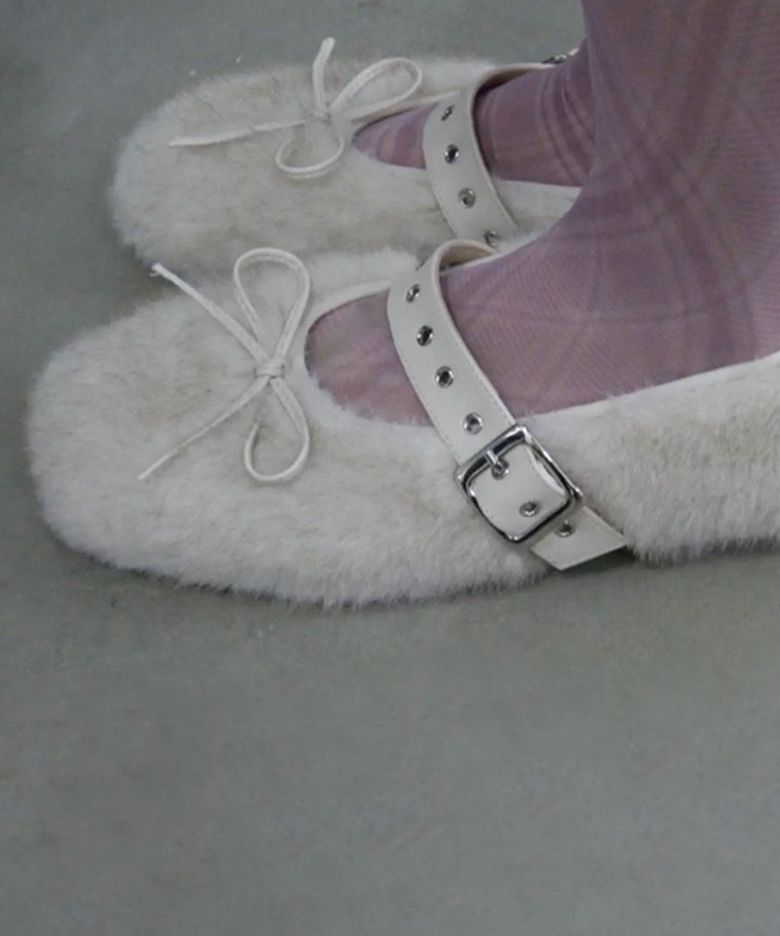 Buckle Fur Flat Shoes (Cream)