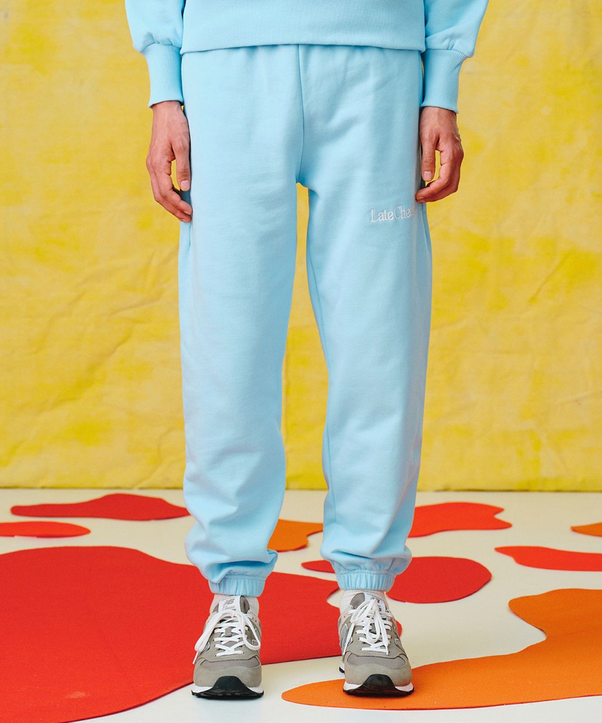 레이트 체크아웃(LATE CHECKOUT) (U) 조거 팬츠 베이비 블루 JOGGERS BABY BLUE