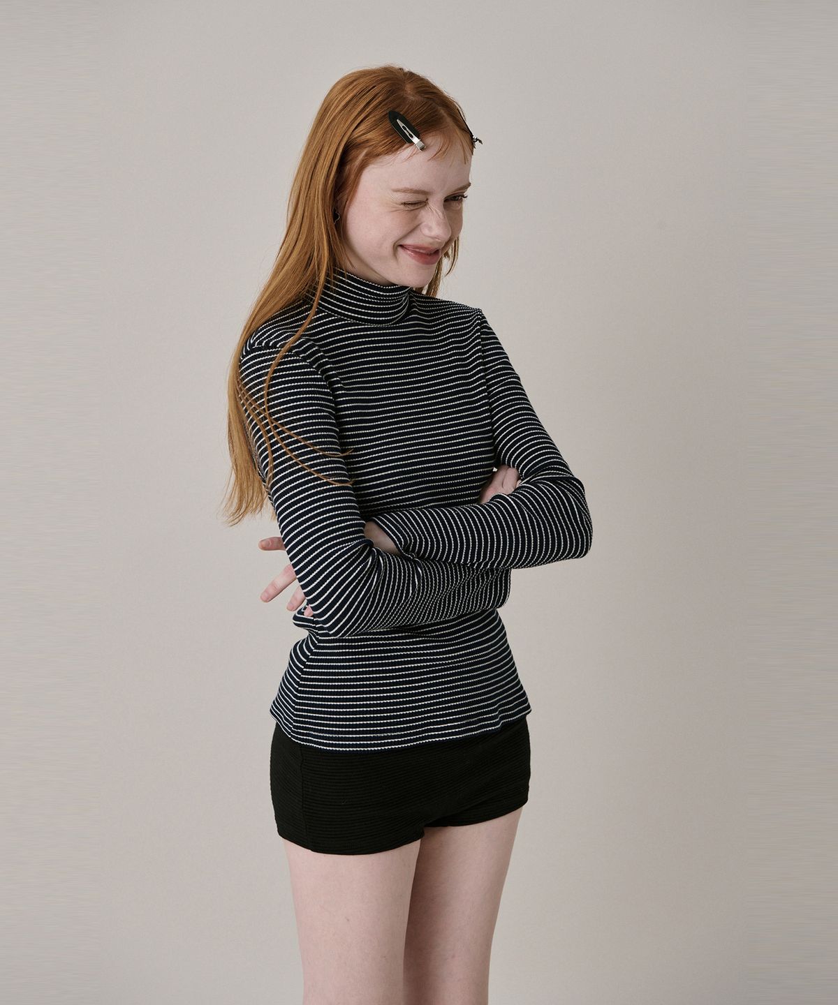 준준스페이스(JUNEJUNE SPACE) New Logo Stripe Turtleneck T-shirt_Navy (뉴 로고 스트라이프 터틀넥 티셔츠_네이비)