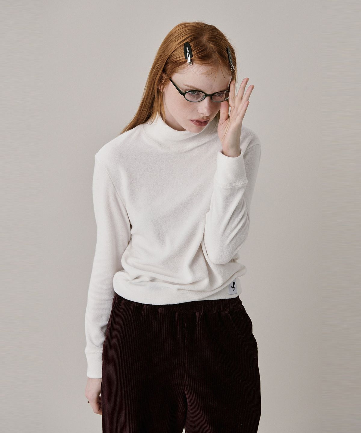 준준스페이스(JUNEJUNE SPACE) New Logo Basic Turtleneck T-shirt_White (뉴 로고 베이직 터틀넥 티셔츠_화이트)