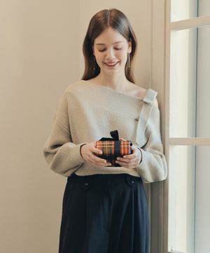 [4컬러] 리본 언발란스 오프숄더 스웨터