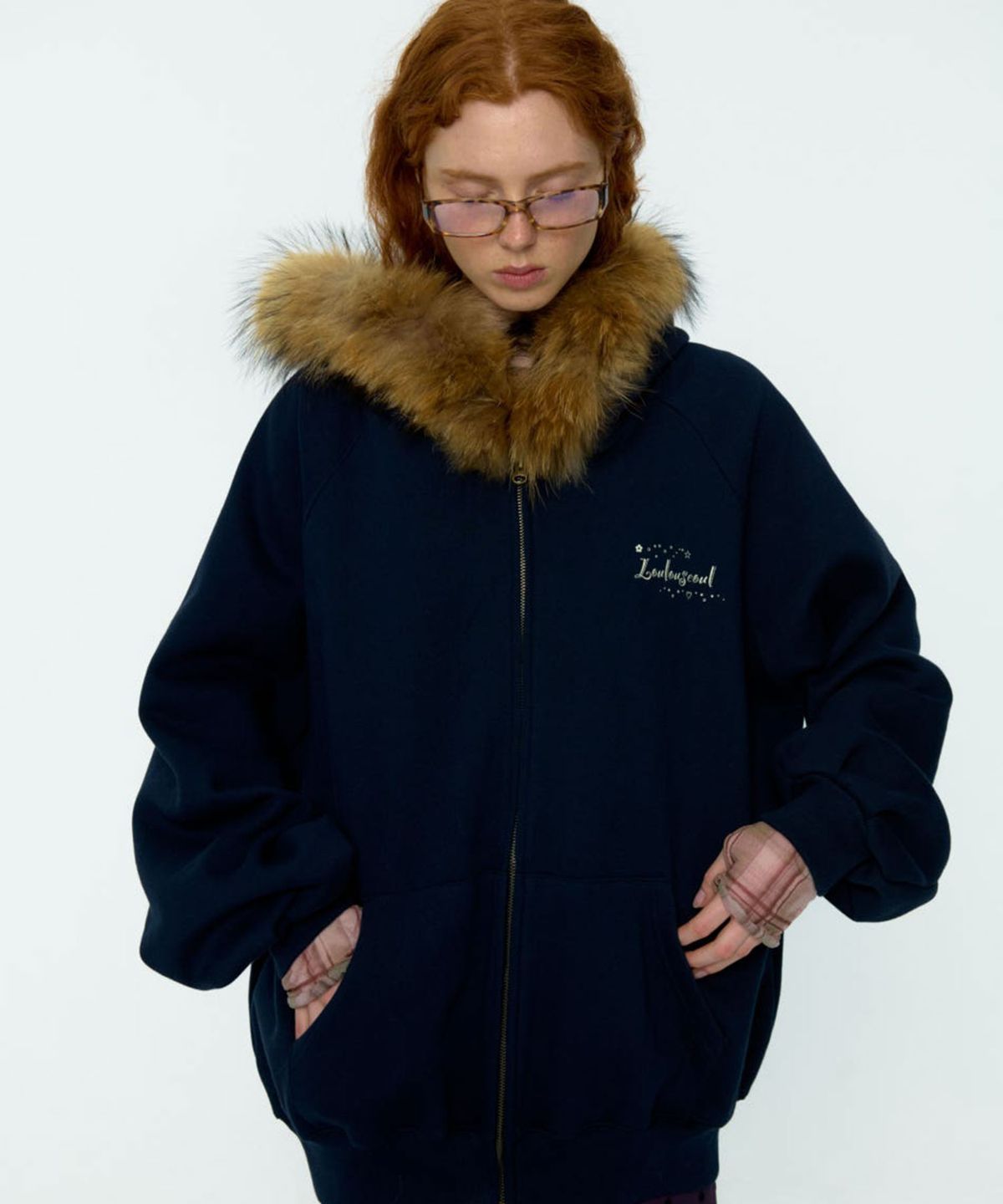 루루서울(LOULOUSEOUL) Call Number Fur Logo Hoodie (Navy)