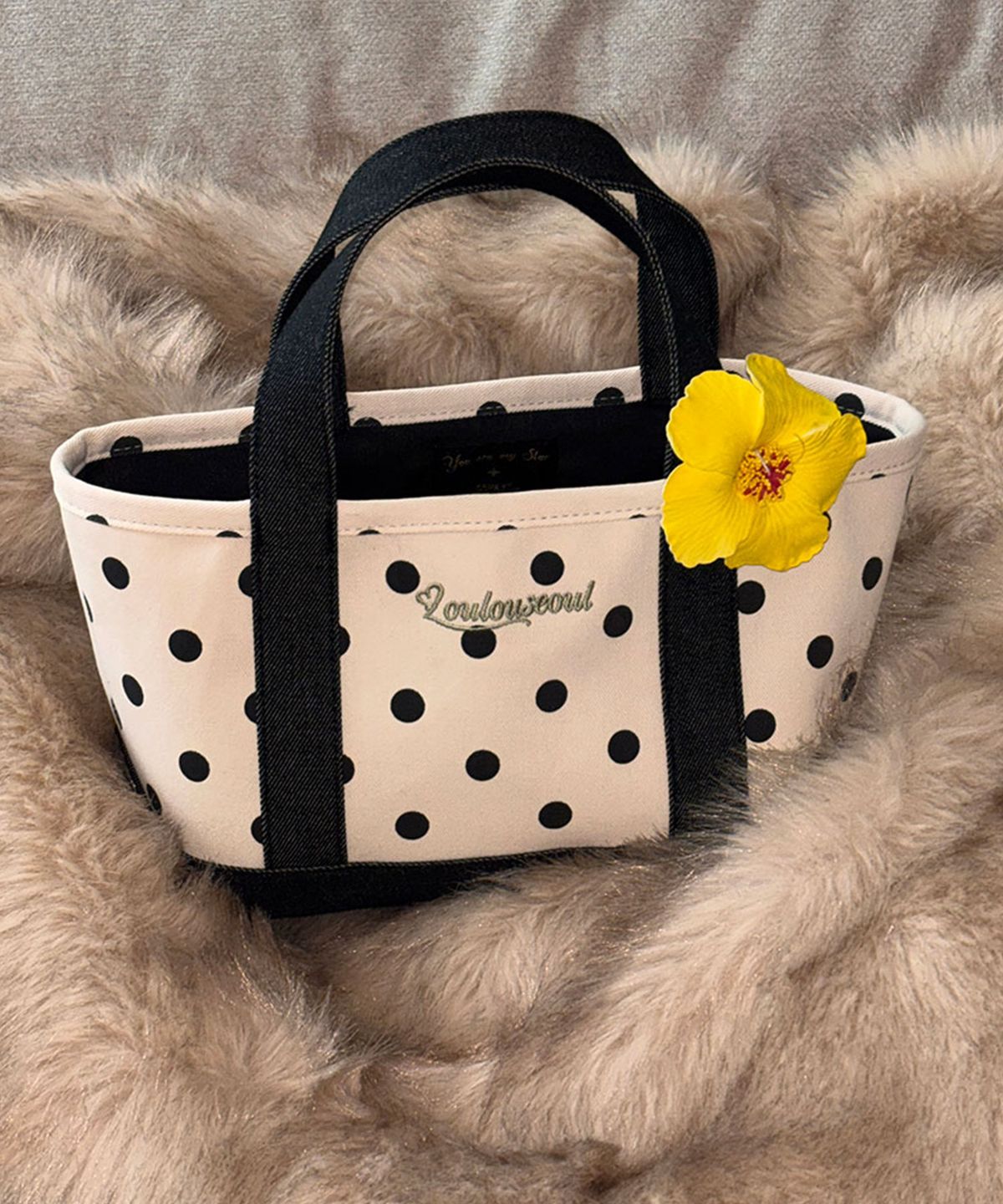 루루서울(LOULOUSEOUL) Love Dot Tote Bag (Ivory)