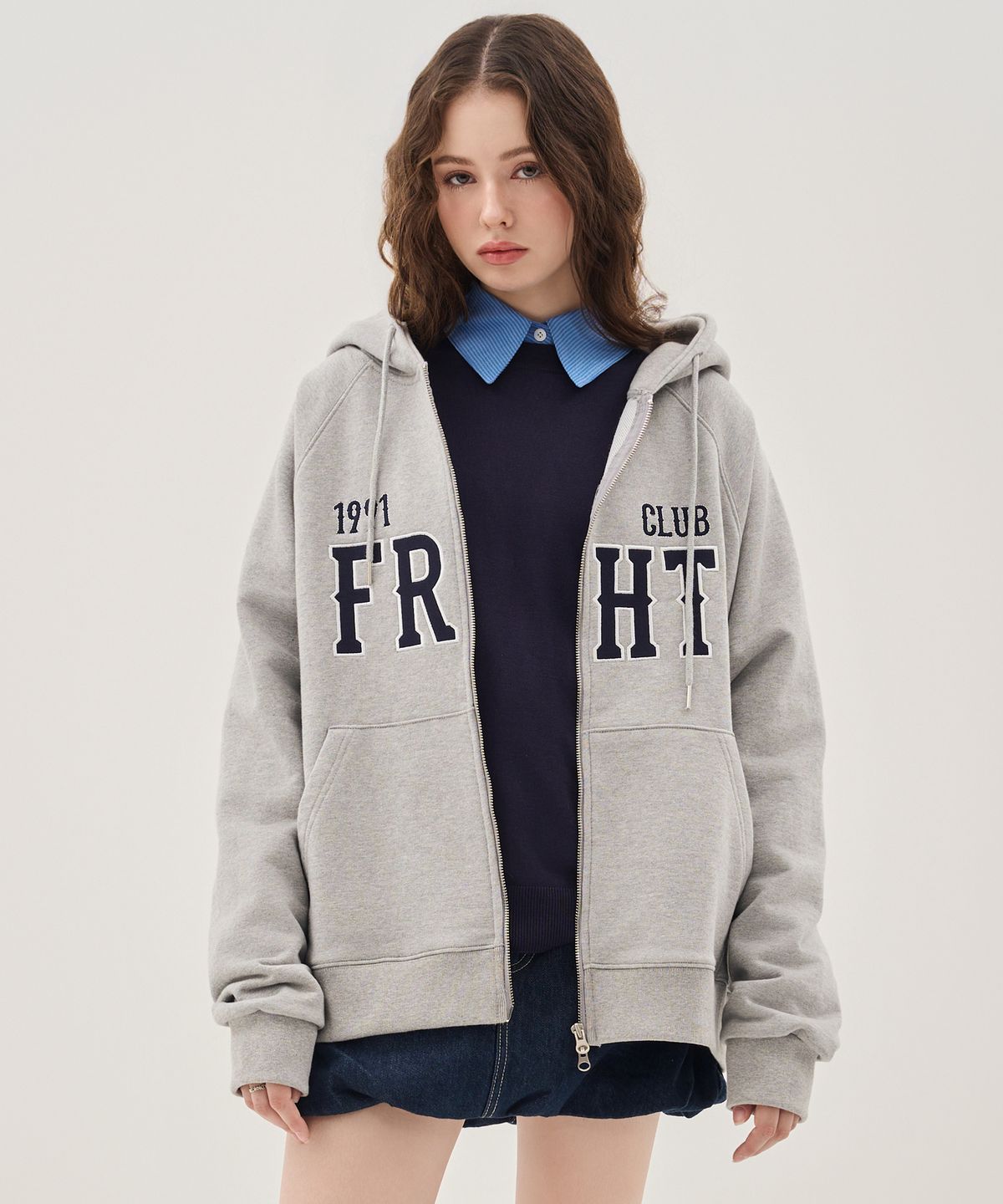 프라이하잇(THEFRHT) 투웨이 로고 패치 래글런 후드 집업 (그레이)