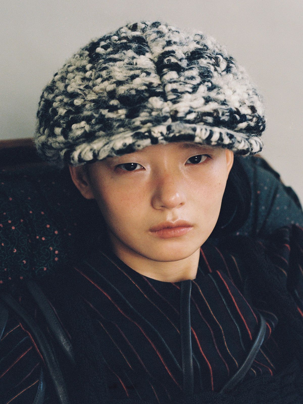 어썸니즈(AWESOME NEEDS) 뉴스보이 캡_네이비 브라운