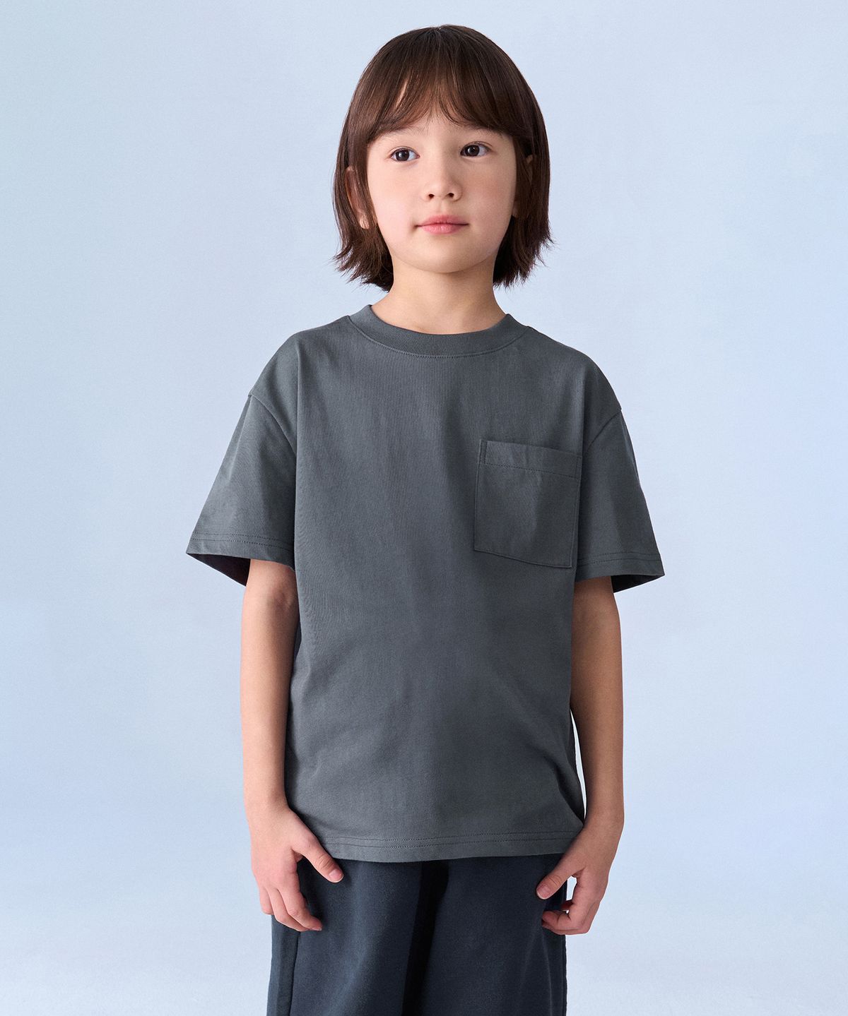 무신사 스탠다드 키즈(MUSINSA STANDARD KIDS) 릴렉스드 크루 넥 포켓 티셔츠 [다크 그레이]
