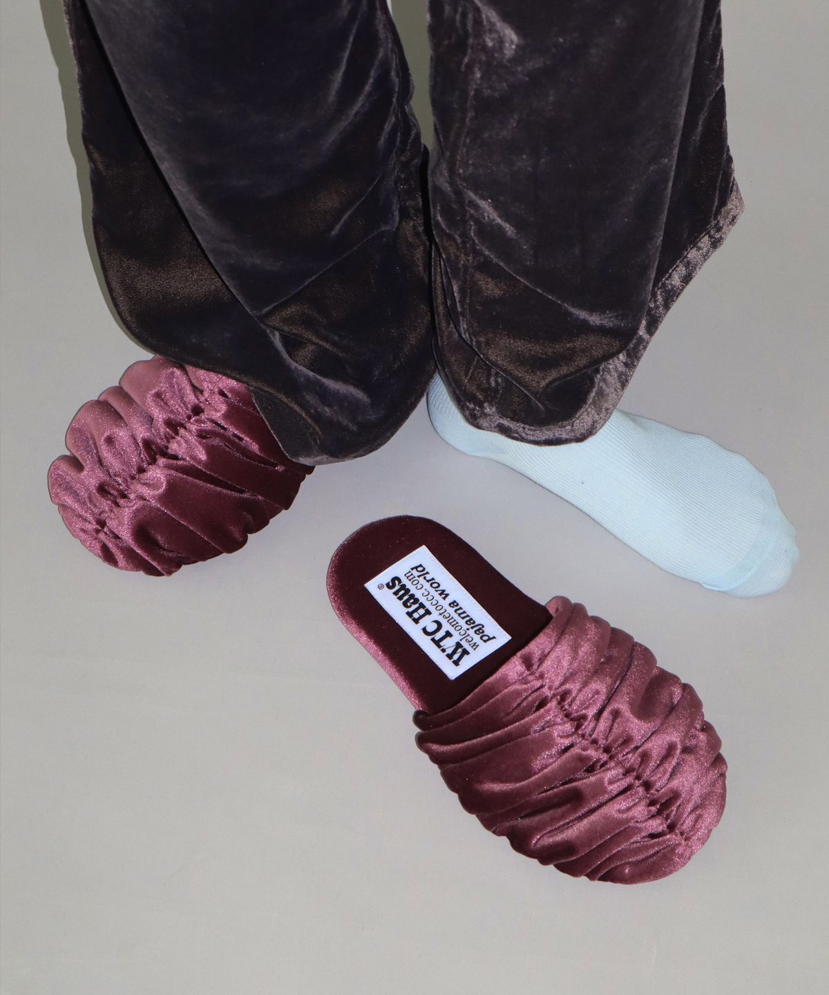 웰컴투씨씨씨(WELCOME TO CCC) Croa Shoes (Warm purple) 룸슈즈