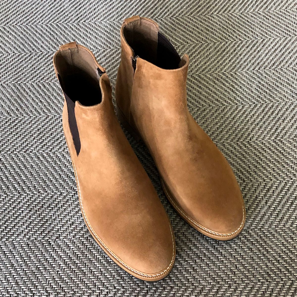 조앤슈(JOENSHOE) 릴 스웨이드 라운드 첼시부츠 뉴브릭브라운