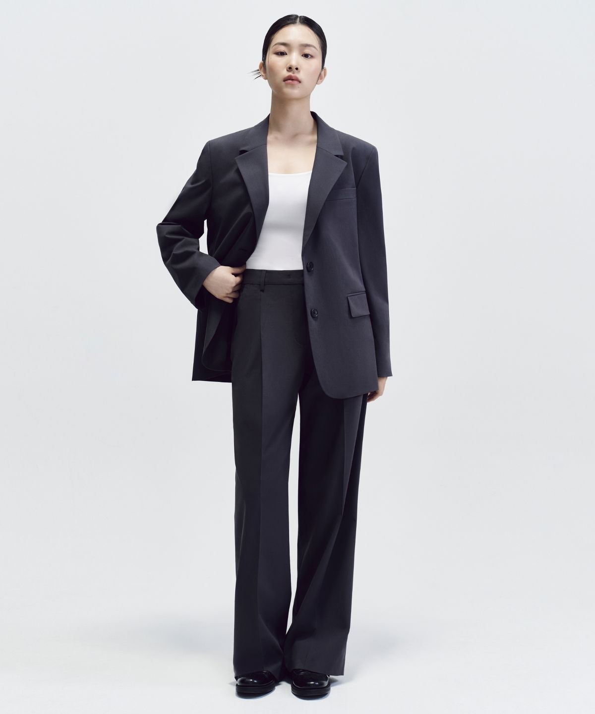 무신사 스탠다드 우먼(MUSINSA STANDARD WOMAN) [쿨탠다드] 우먼즈 로 웨이스트 딥 턱 와이드 히든 밴딩 슬랙스 [그레이]