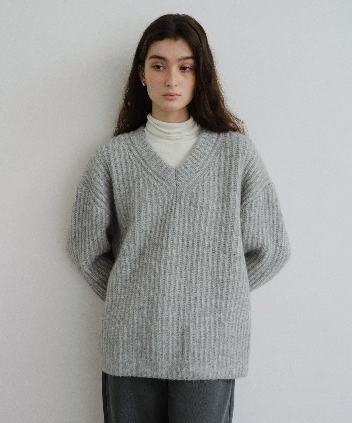 유라고(URAGO) Baby alpaca V-neck knit