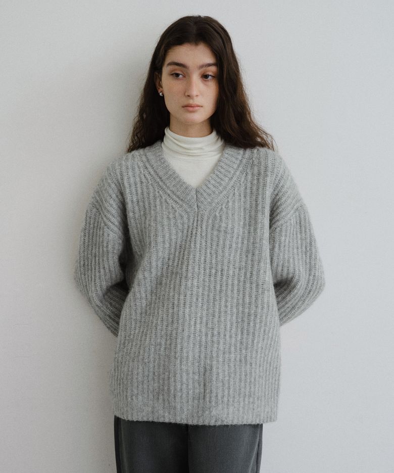 Baby alpaca V-neck knit