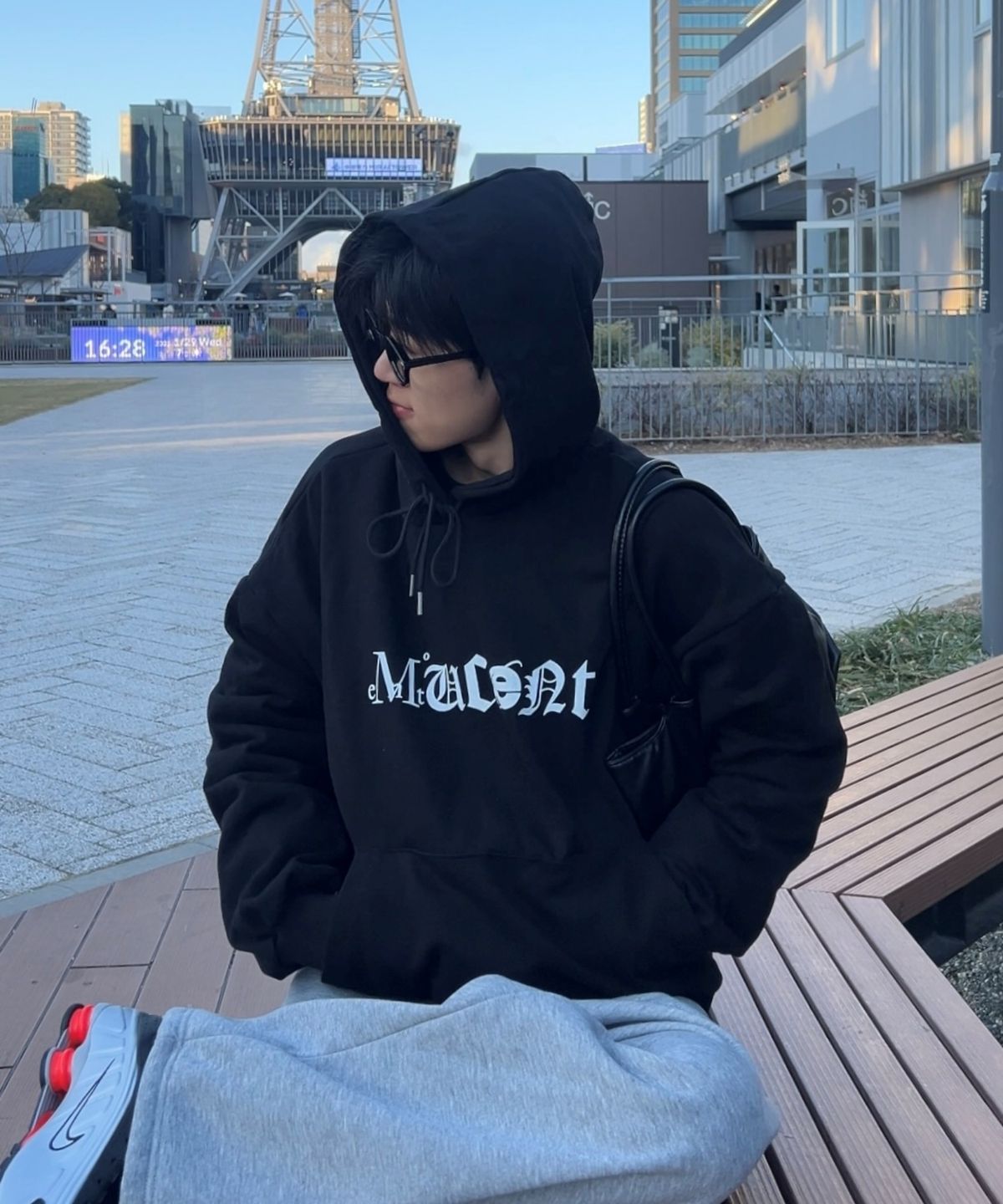 무센트(MUCENT) 메이저 후드 티 남녀공용 (2컬러)