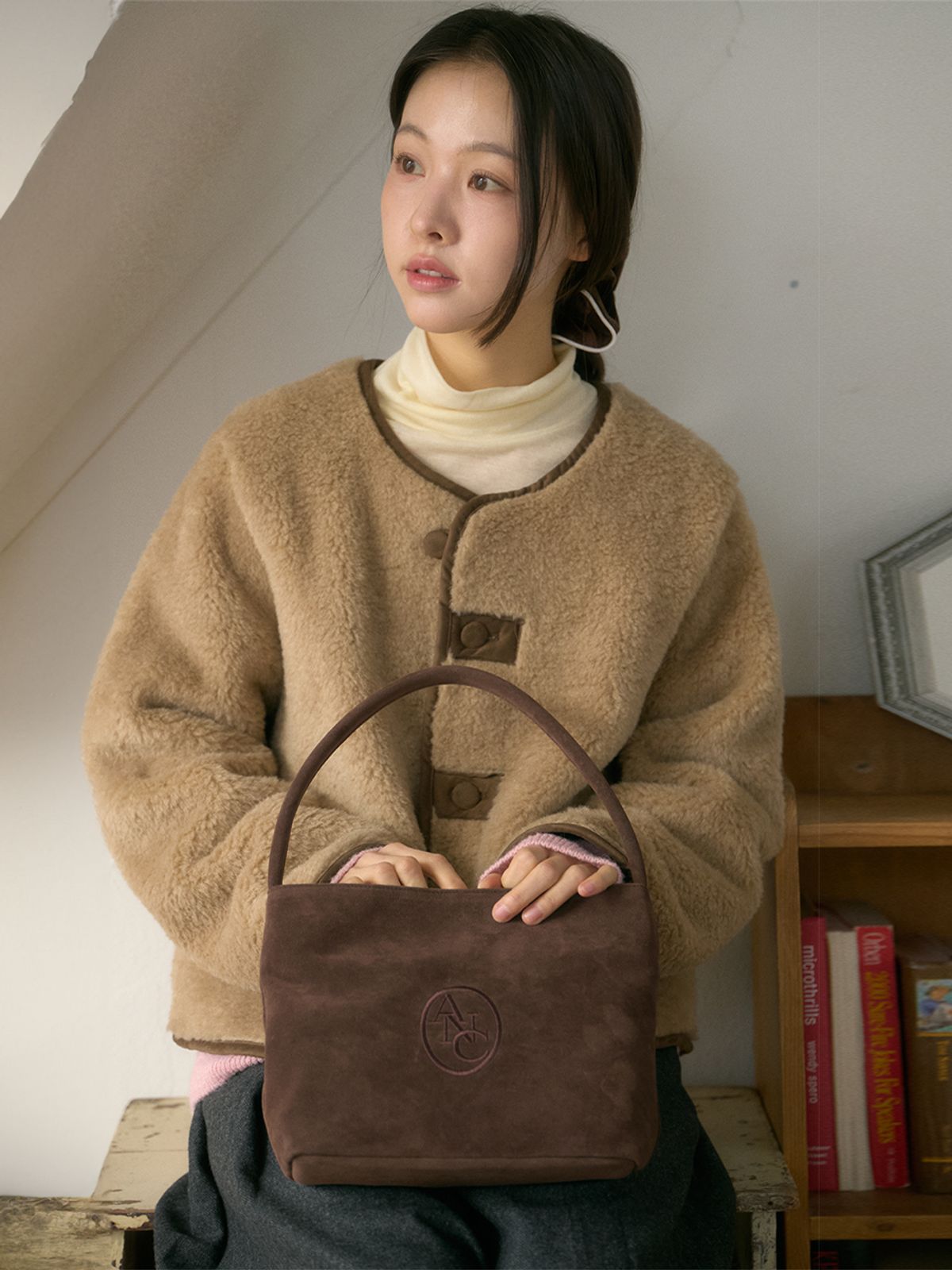 아노에틱(ANOETIC) ANC VELVET REVE BAG_BROWN