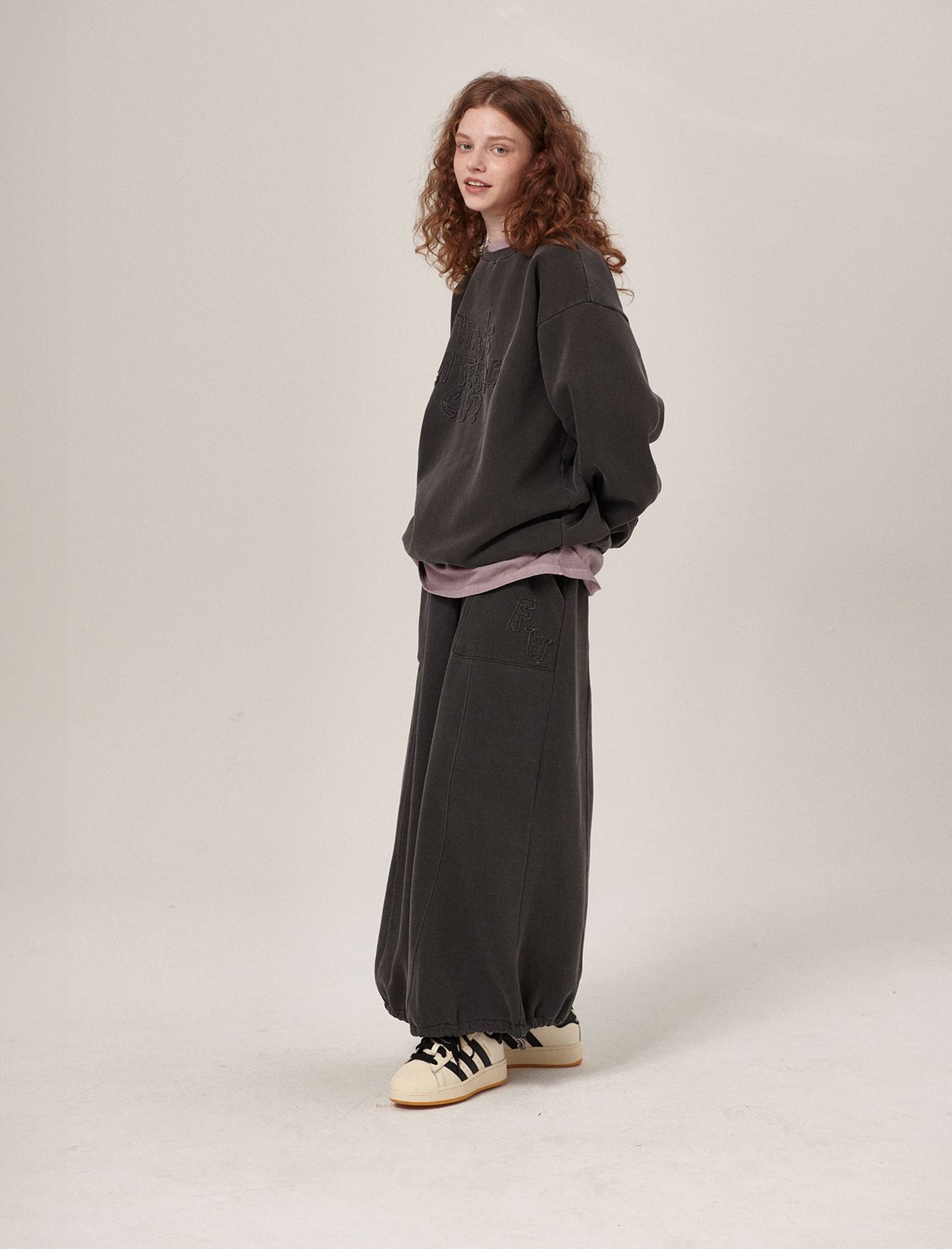플랫웨이브 인 서울(FLATWAVE IN SEOUL) Hava Patchwork Pigment Sweatskirt Charcoal