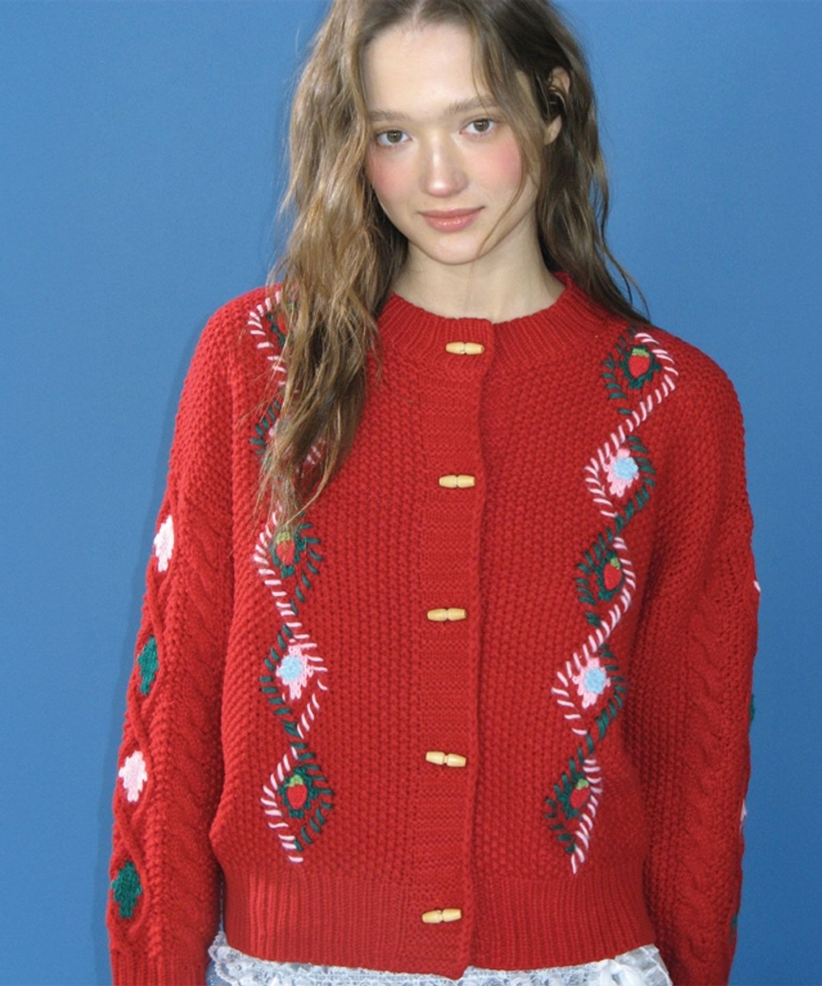론론(RONRON) BERRY HANDMADE POINT FISHERMAN TOGGLE CARDIGAN RED