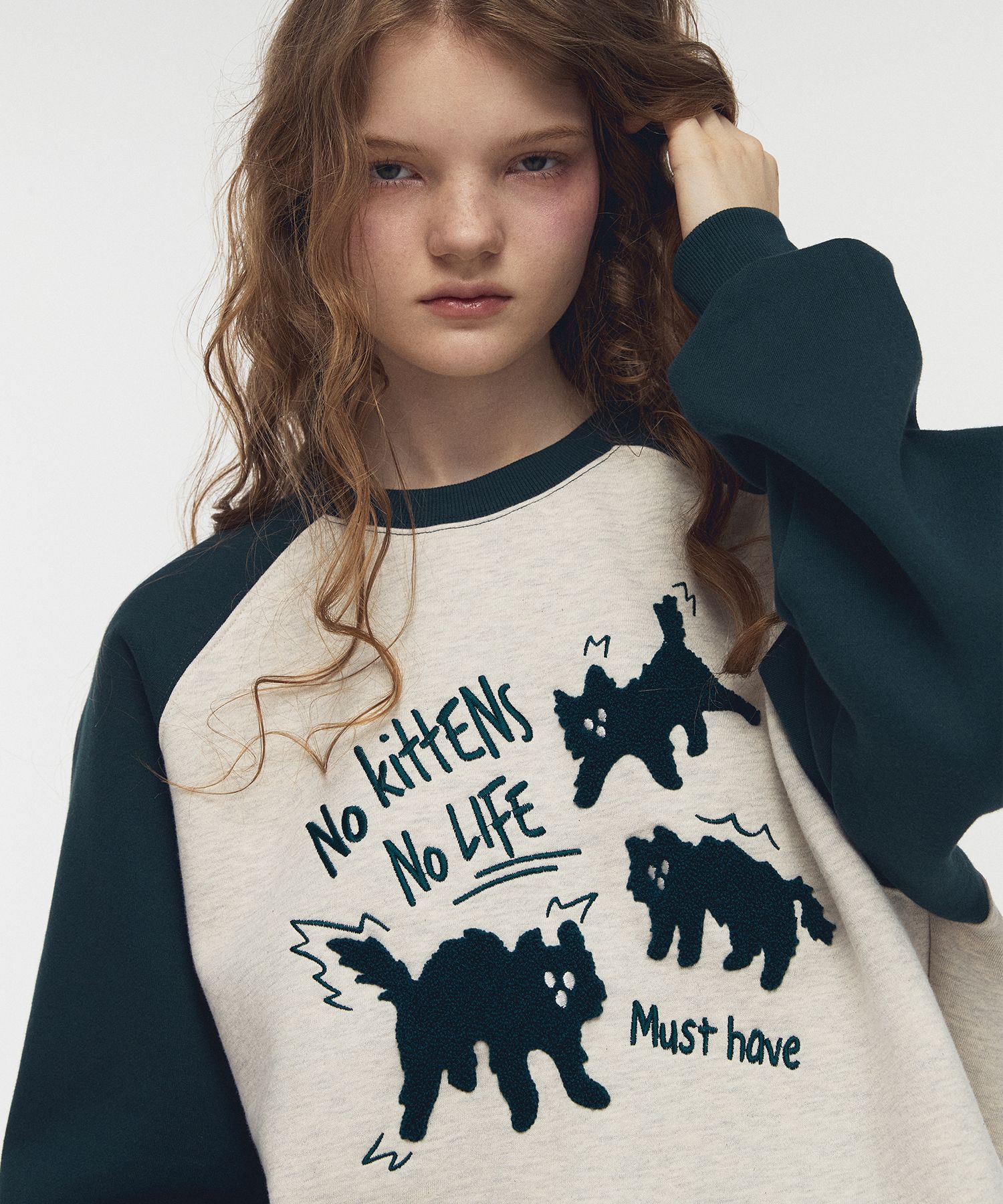 スウェット・トレーナー CPGN STUDIO Cat Buckle Embroidery Raglan Sweatshirt 5MM227 MUSINSA | CPGN STUDIO Cat Buckle Embroidery Raglan