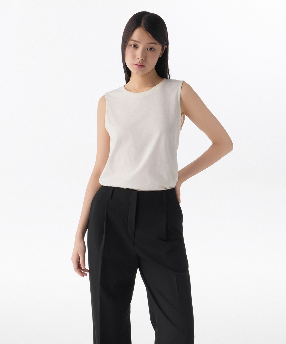 무신사 스탠다드 우먼(MUSINSA STANDARD WOMAN) 우먼즈 베이식 슬리브리스 탑 [크림]