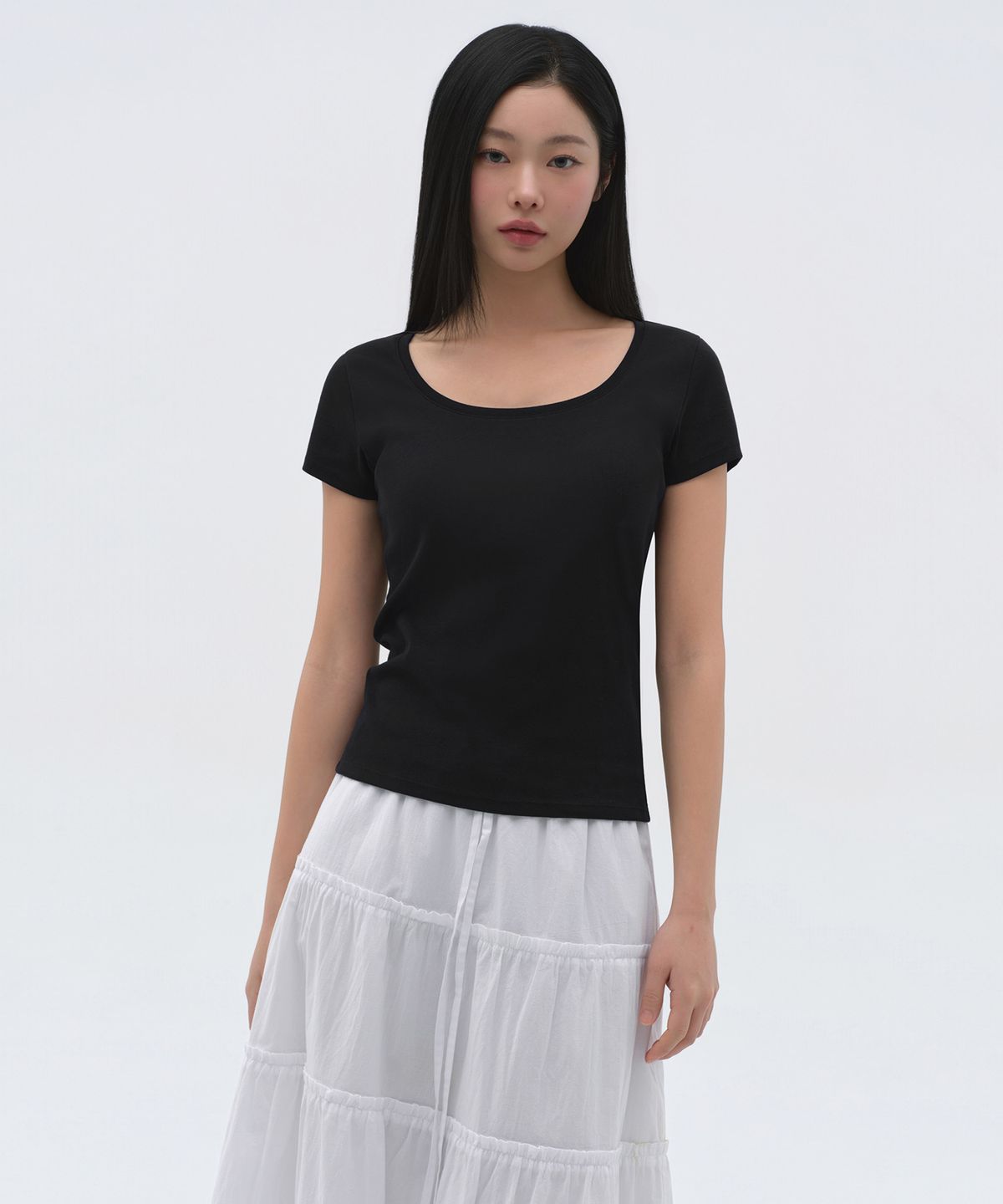 무신사 스탠다드 우먼(MUSINSA STANDARD WOMAN) 우먼즈 슬림 스쿱 넥 티셔츠 [블랙]