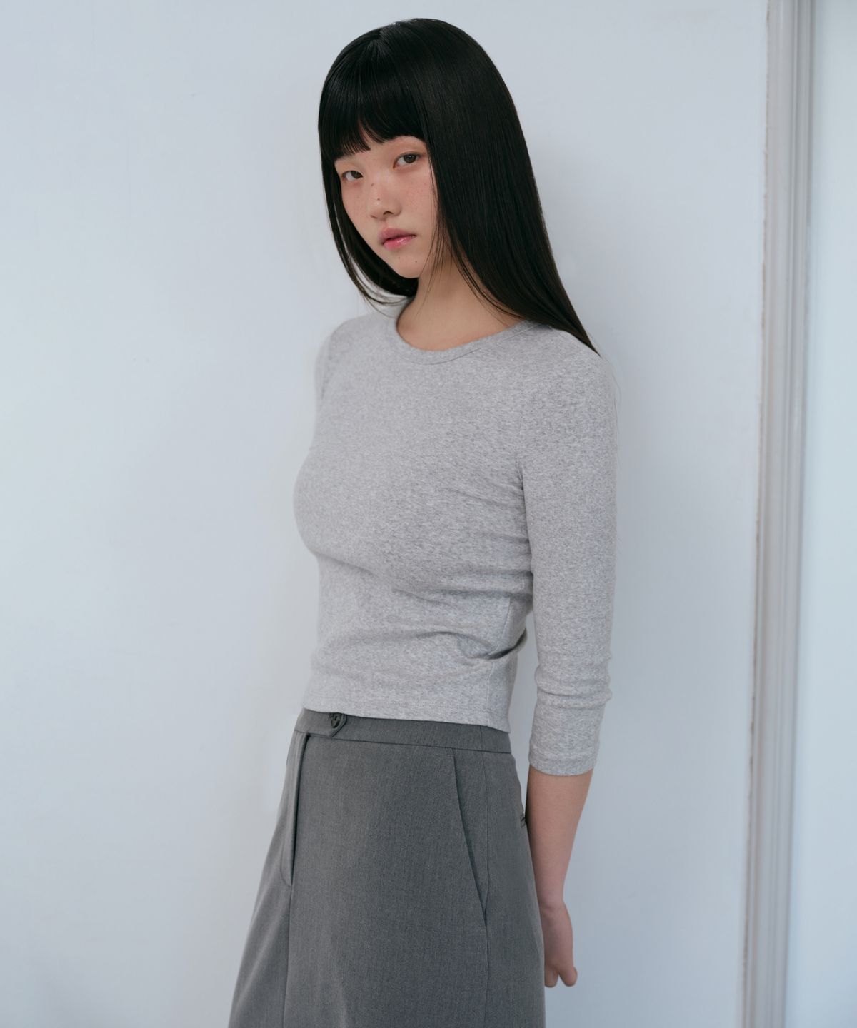 무신사 스탠다드 우먼(MUSINSA STANDARD WOMAN) 우먼즈 슬림 크루 넥 7부 티셔츠 [미디엄 그레이]