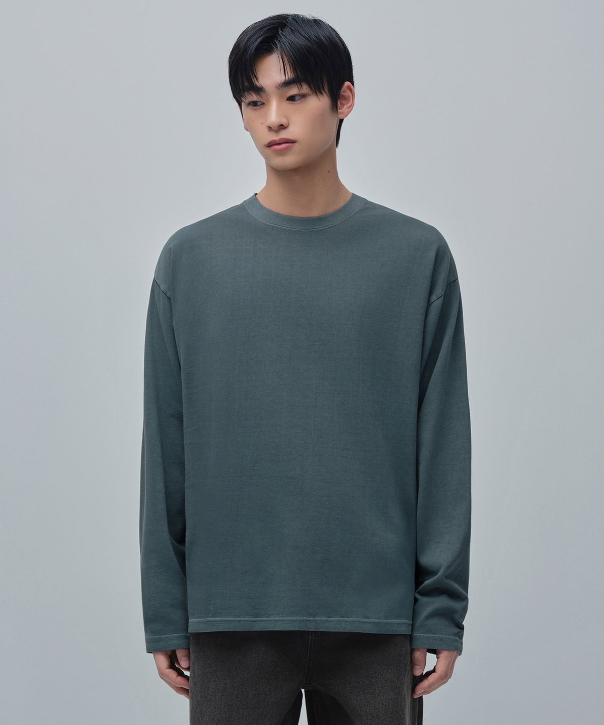 무신사 스탠다드(MUSINSA STANDARD) 피그먼트 릴렉스드 크루 넥 긴소매 티셔츠 [피콕 블루]