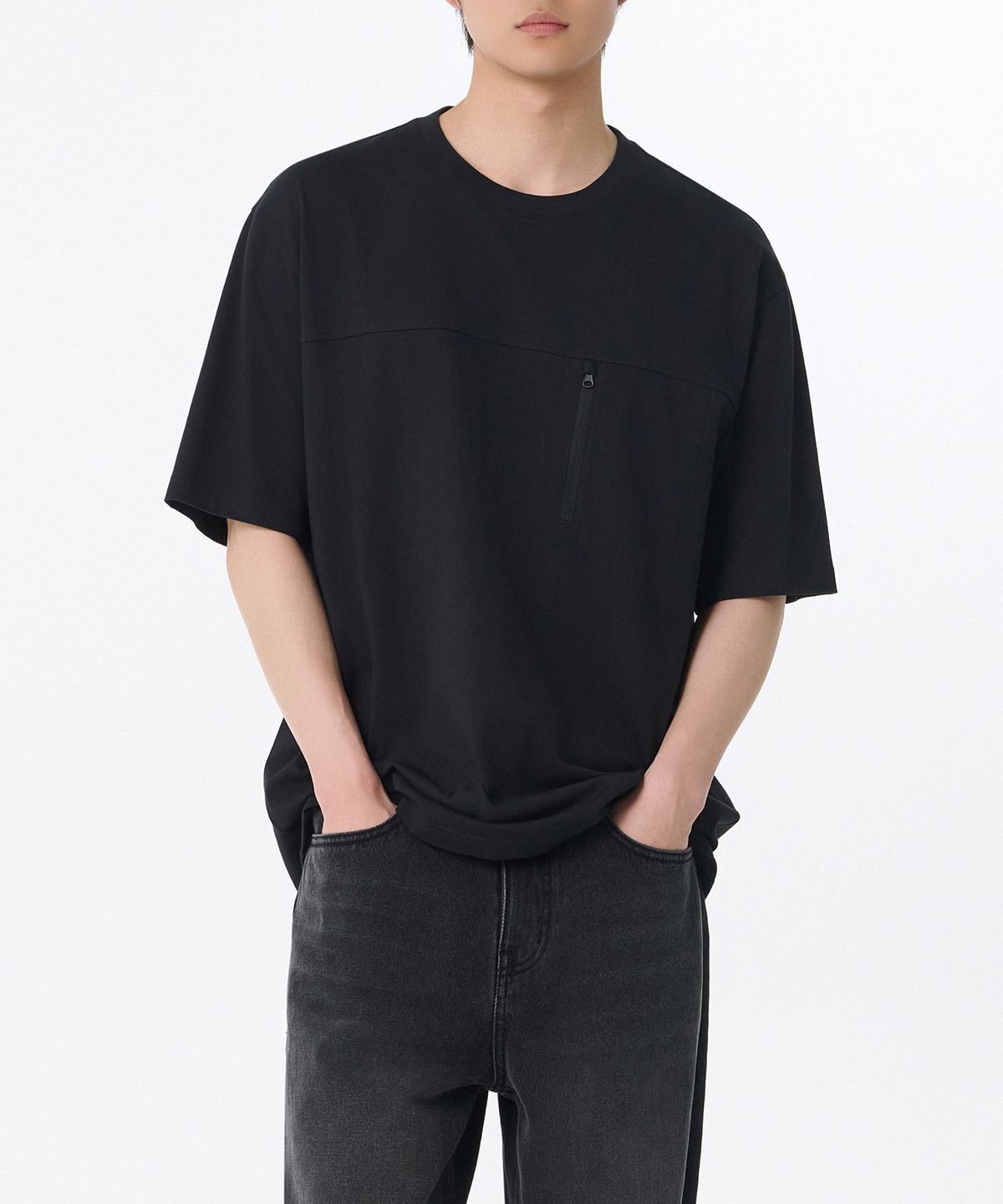 무신사 스탠다드(MUSINSA STANDARD) 릴렉스드 지퍼 포켓 티셔츠 [블랙]