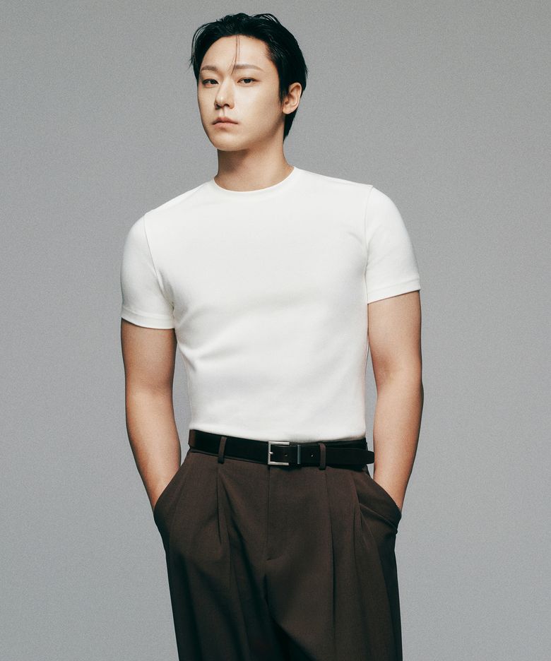 [이도현 PICK] 머슬 핏 크루 넥 모달 티셔츠 [크림]