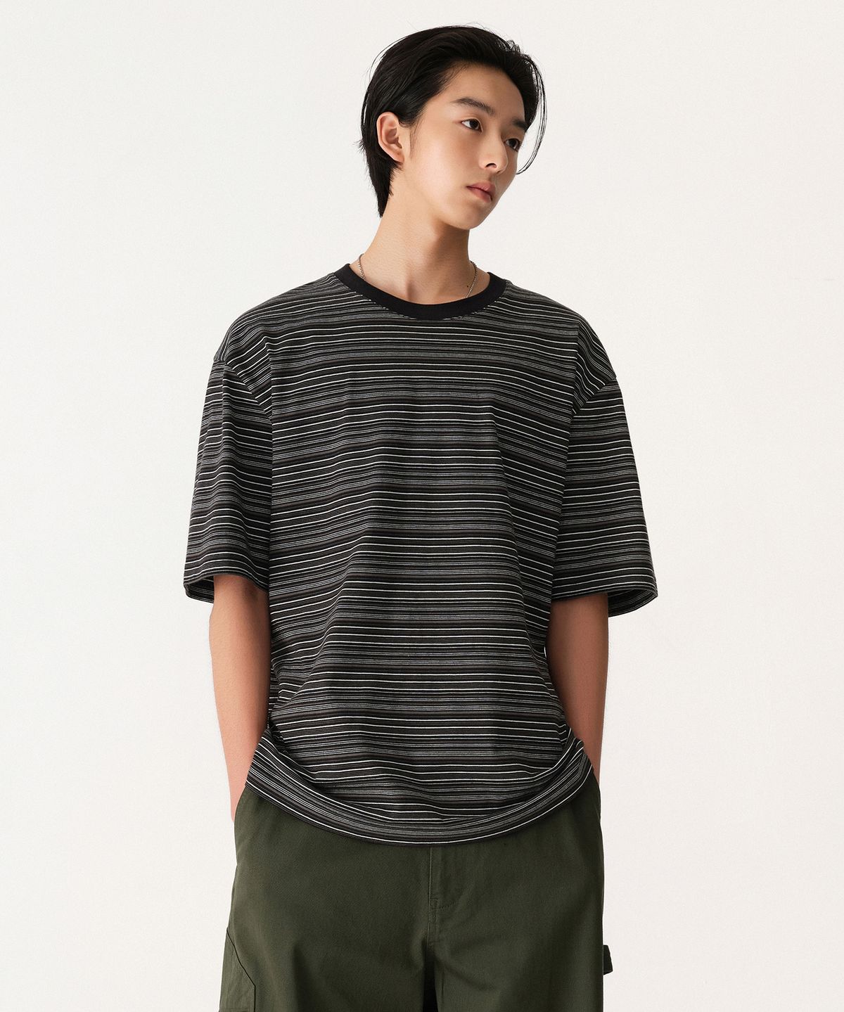 무신사 스탠다드(MUSINSA STANDARD) 멀티 스트라이프 릴렉스드 티셔츠 4 [블랙]
