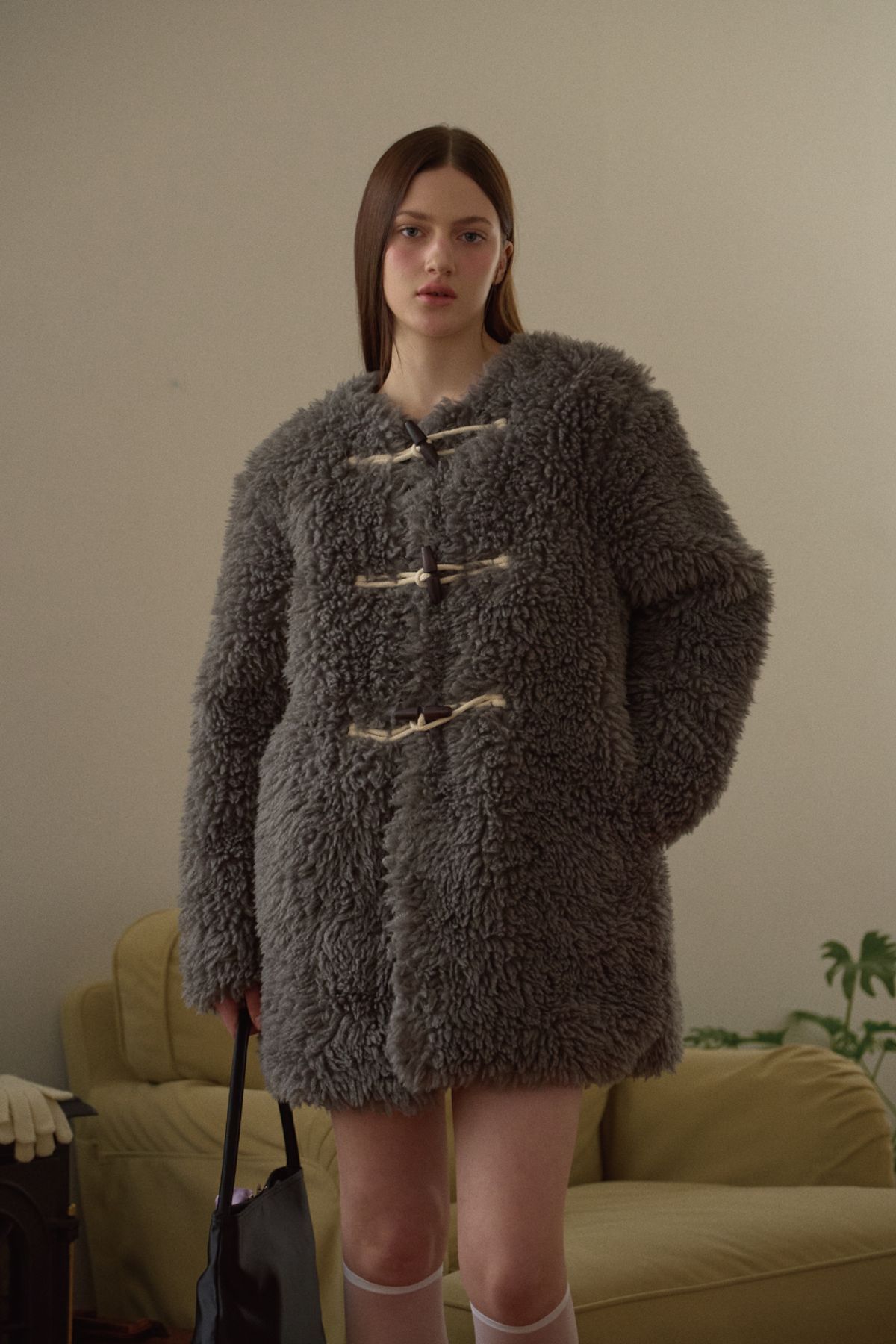레터리(LETERIE) TOGGLE BUTTON FUR JACKET_DARK GREY