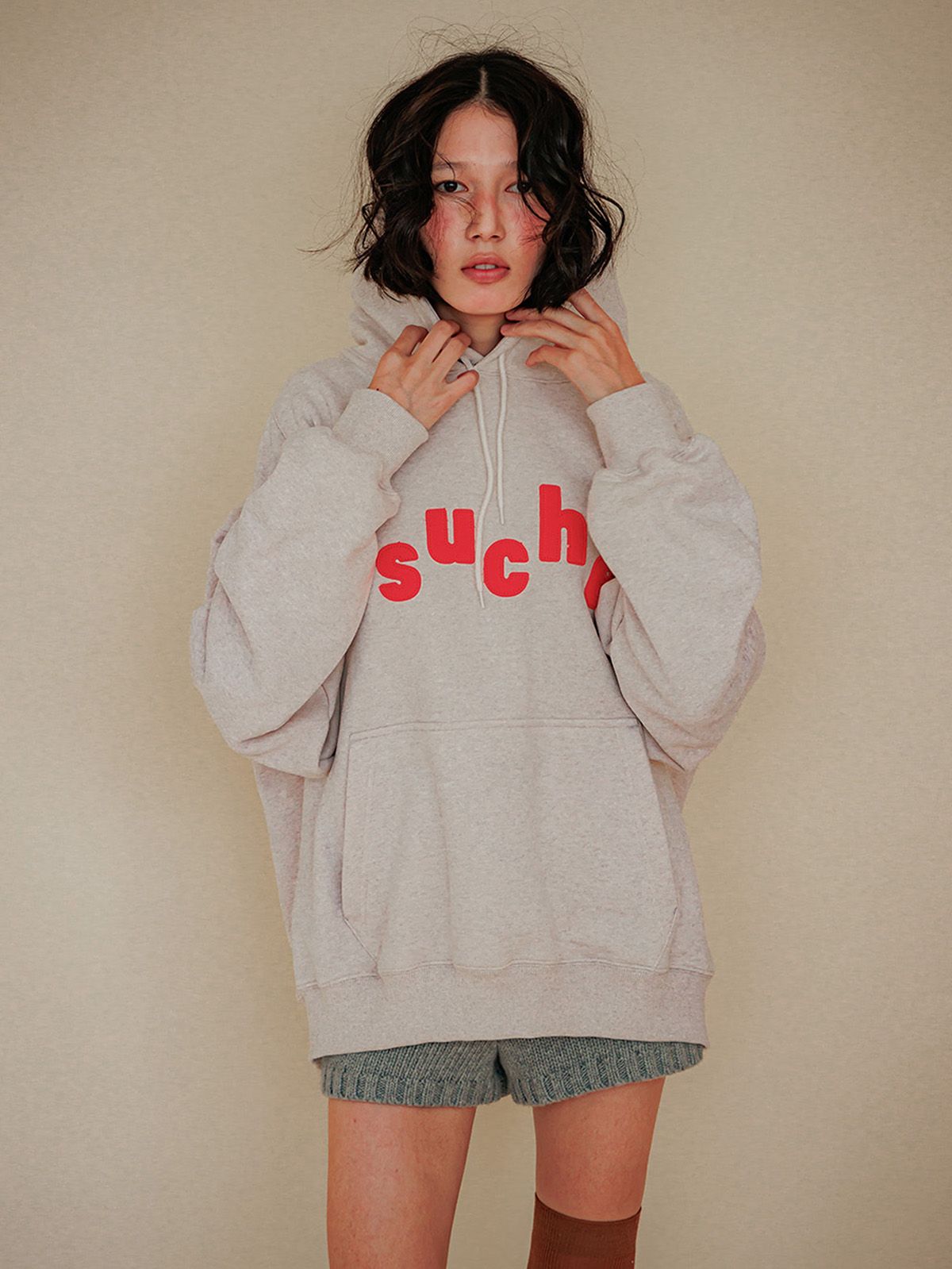 프쉬케(PSUCHE) LOGO OVERFIT HODDIE_MELANGE CREAM