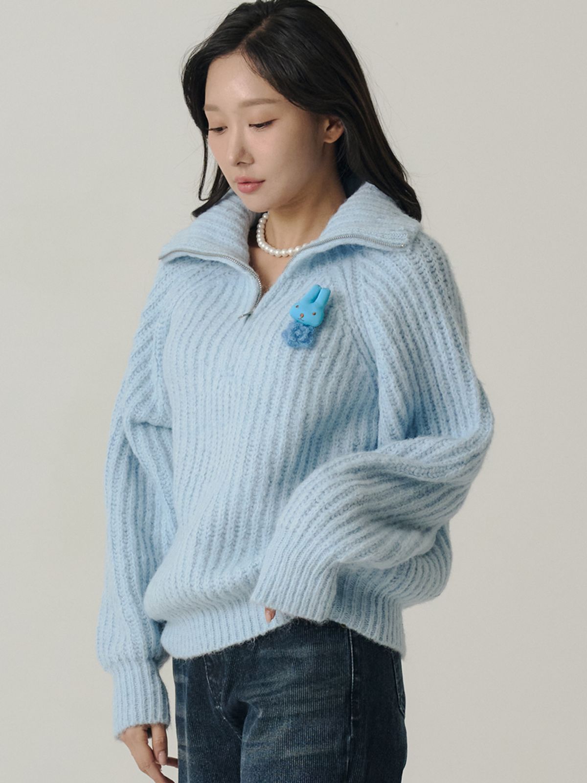쏘리, 투 머치 러브(SORRY, TOO MUCH LOVE) Raglan Half Jip-up Wool Knit_Sky Blue