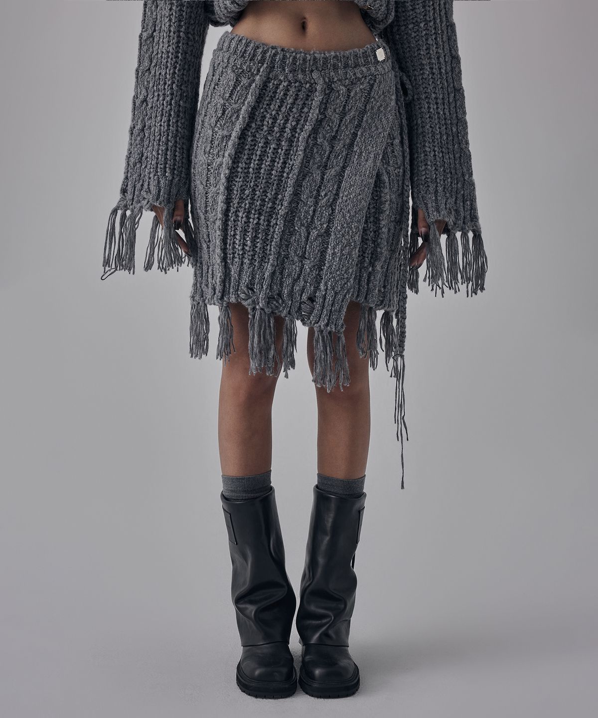 트리밍버드(TREEMINGBIRD) Wool Damage Tassel Knit Set-Up Layered Wrap [ Gray ]