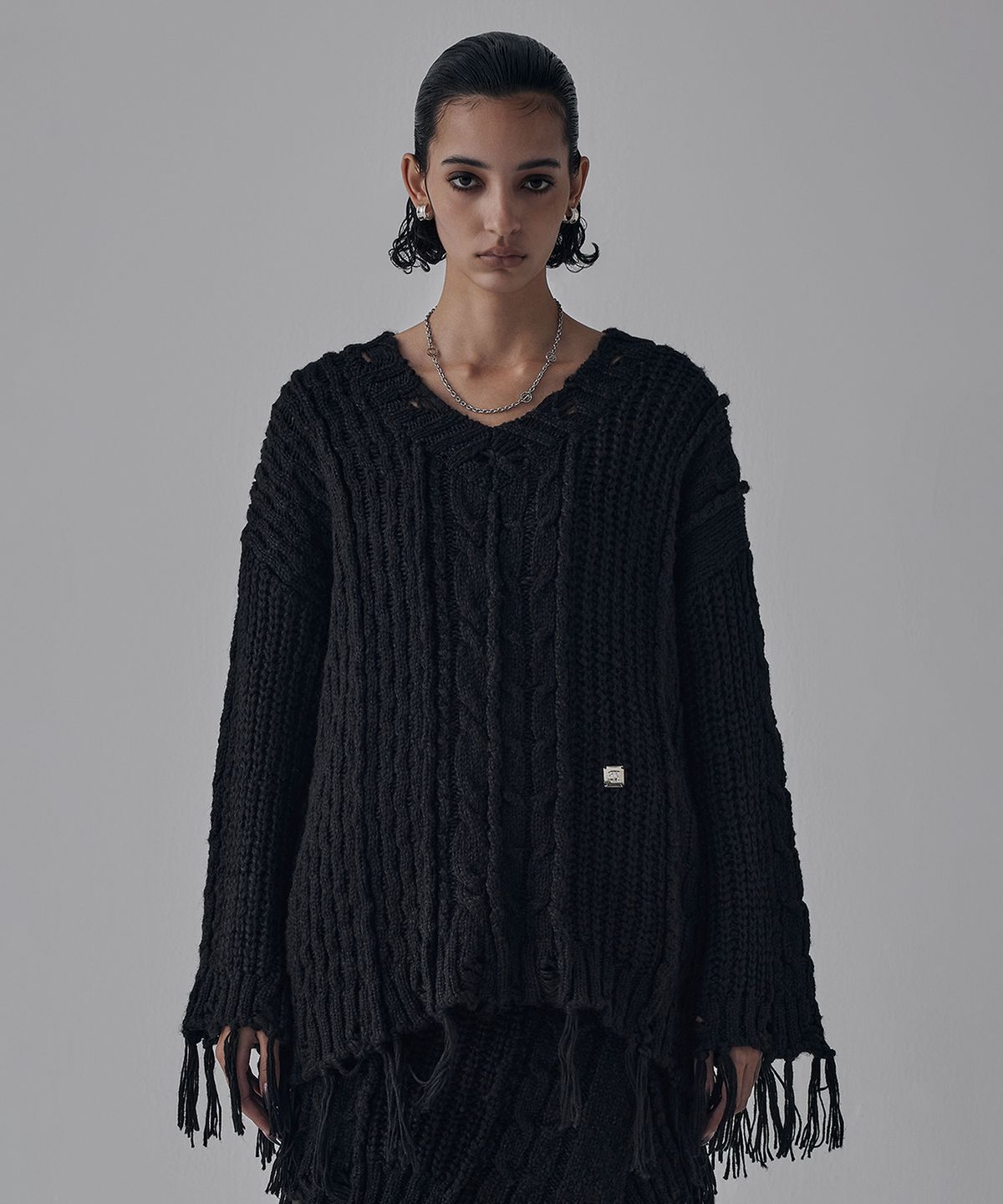 트리밍버드(TREEMINGBIRD) Wool Damage Tassel Knit Set-Up Pullover [ Black ]