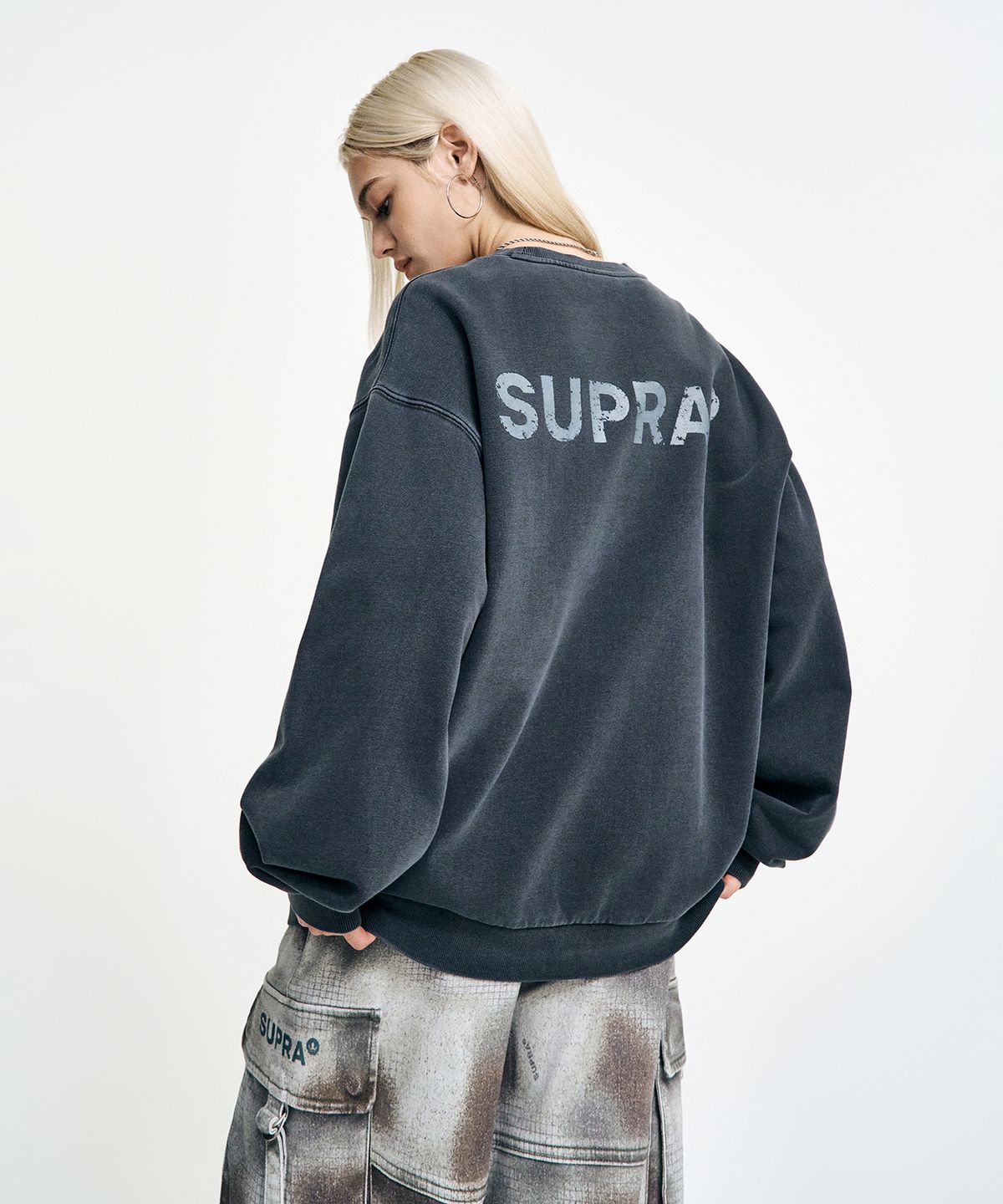 수프라(SUPRA) 가먼트다잉 정로고 맨투맨(GRAY)