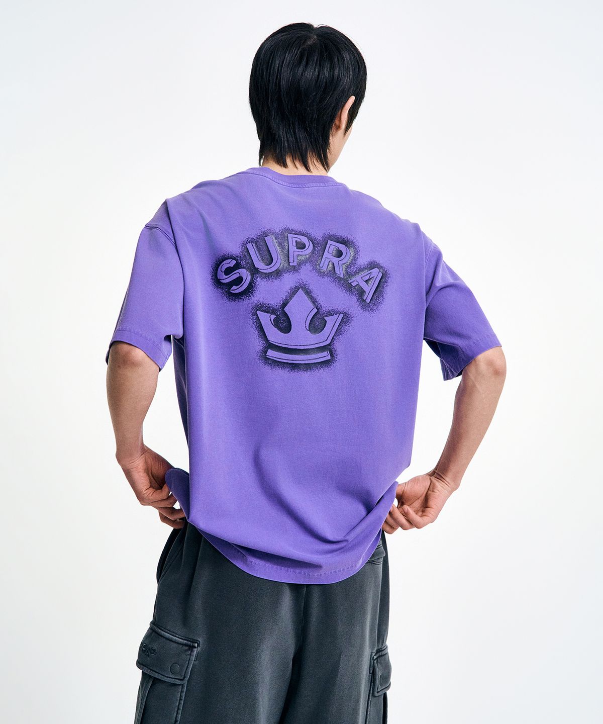 수프라(SUPRA) 가먼트 다잉 크라운 스프레이 반팔 티셔츠(PURPLE)