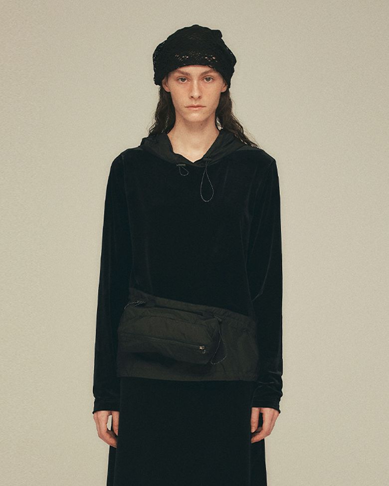 SMALL BAG VELVET HOODIE (Black)